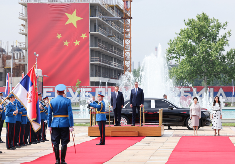 习近平同塞尔维亚总统武契奇举行会谈