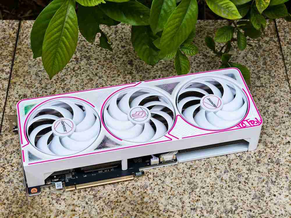 主流玩家再一次狂欢：七彩虹iGame GeForce RTX 5070 Ultra W OC 12GB评测（七彩虹.狂欢.评测.主流.玩家.....）